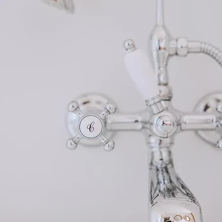 Logis De La Cadene Πανσιόν 4*