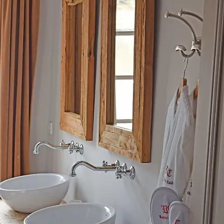 Logis De La Cadène 4*