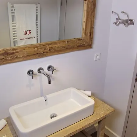 Logis De La Cadene Πανσιόν