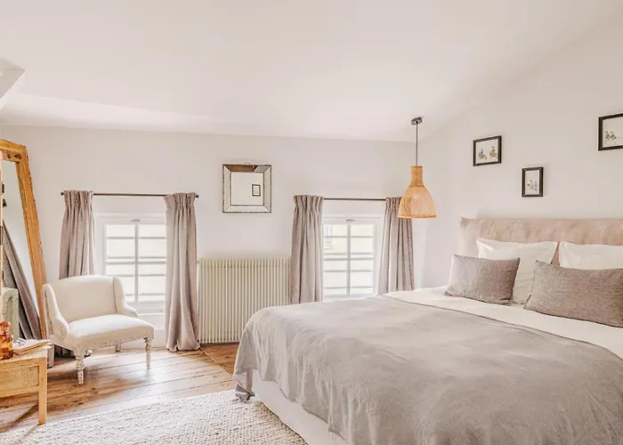 Logis De La Cadene Pensión Saint-Émilion